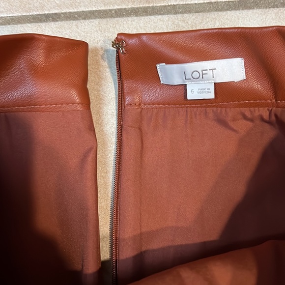 Loft women’s 6 pleather midi skirt - Picture 2 of 3